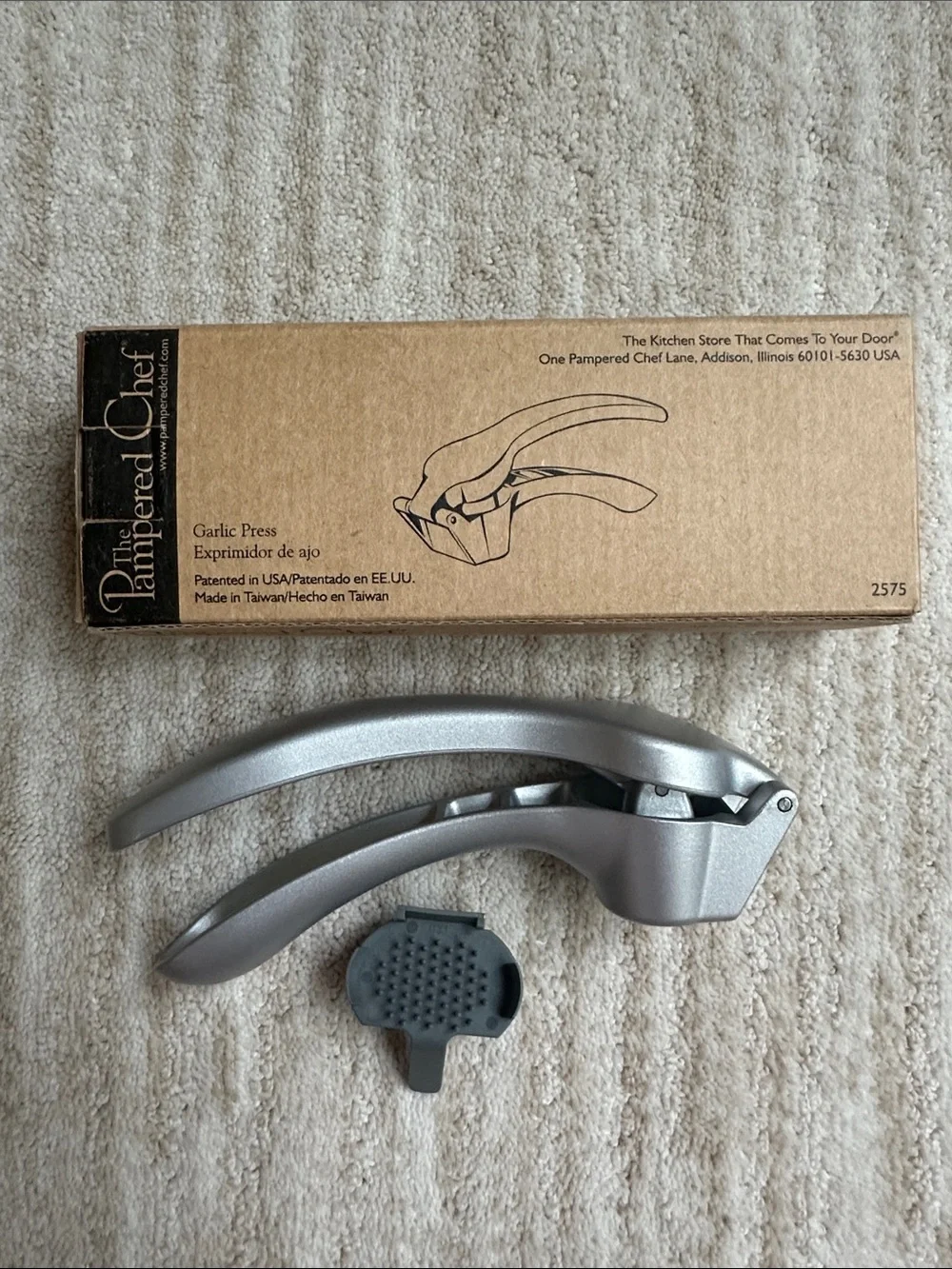 The Pampered Chef Metal Garlic Press #2575 with Cleaning Tool